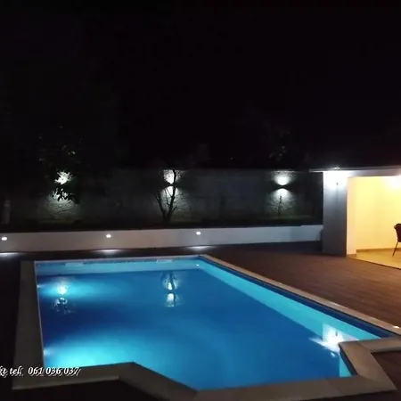 Perla Βίλα Μόσταρ